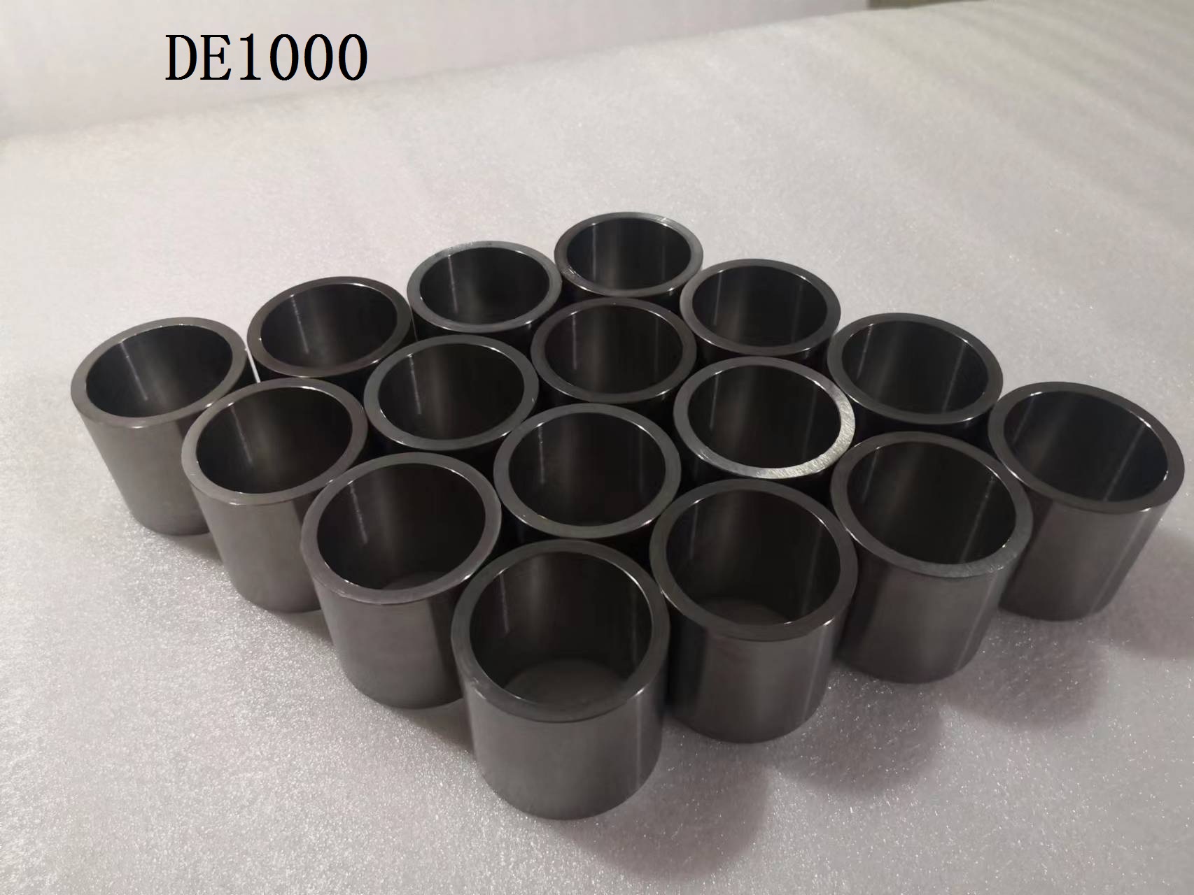 DE10000